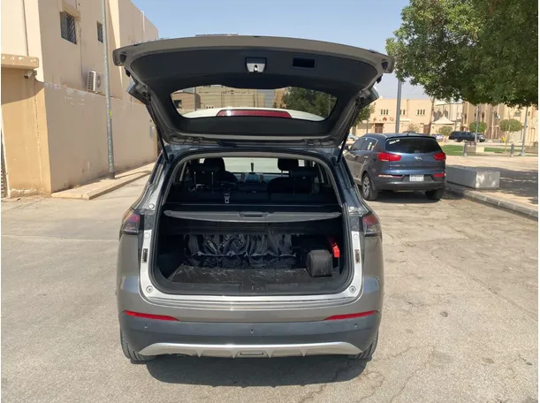 Car image 18