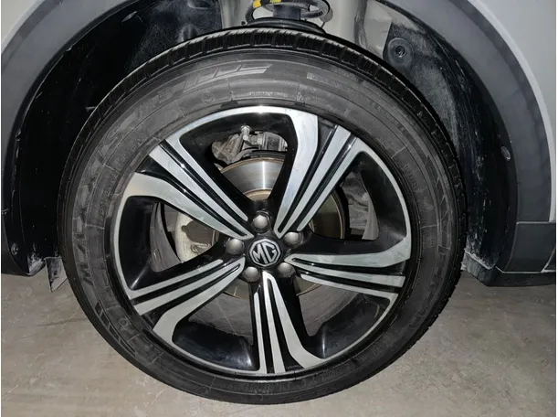Car image 8