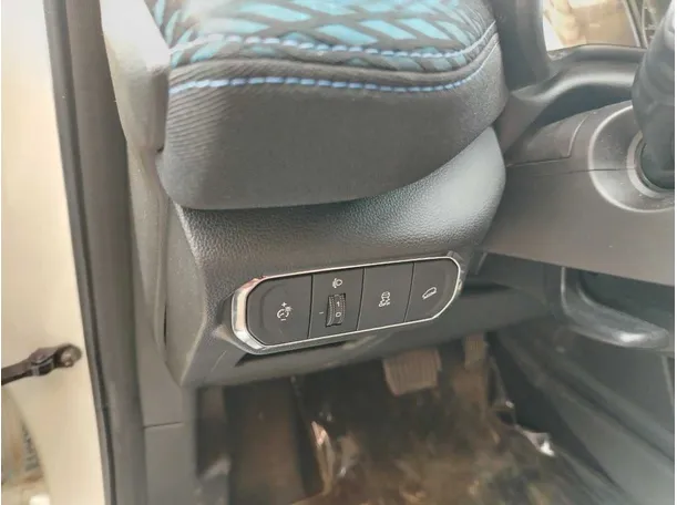 Car image 34