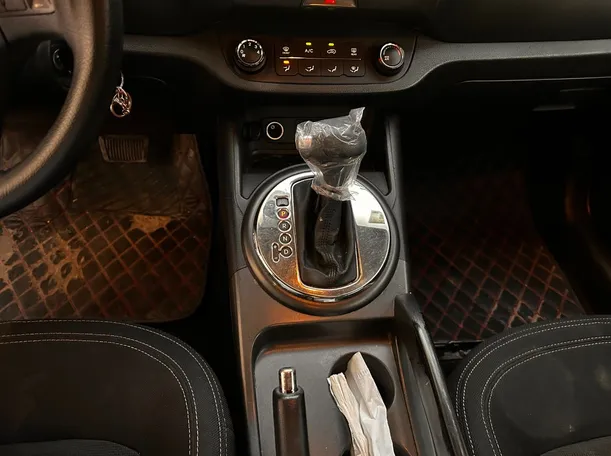 Car image 18