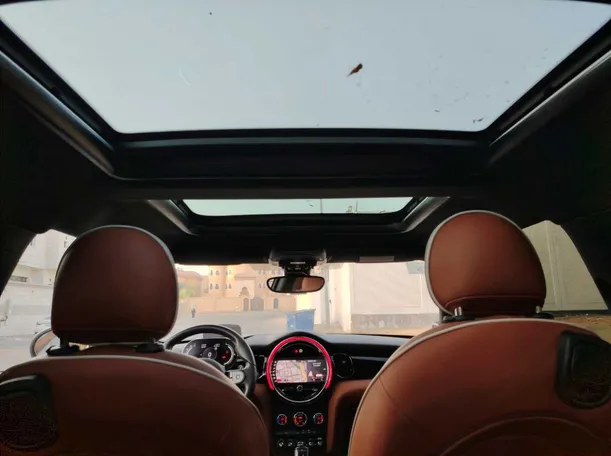 Car image 16