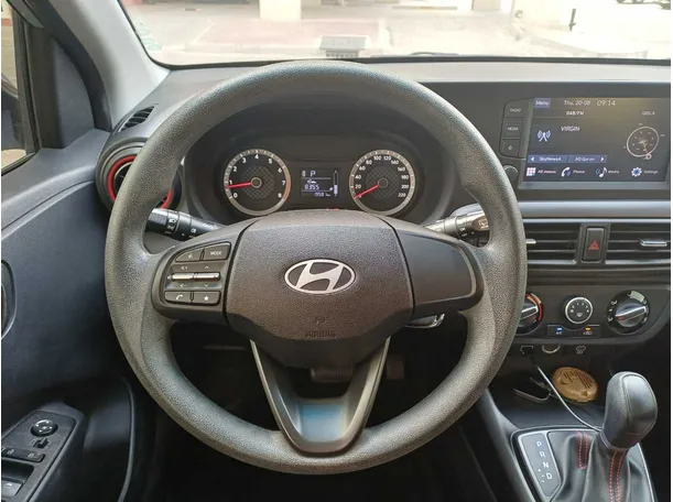 Car image 14