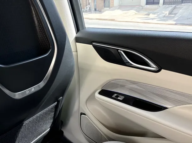 Car image 31