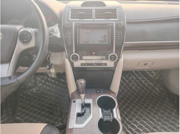 Car image 18