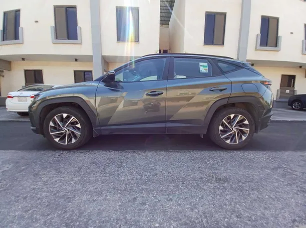 Car image 8