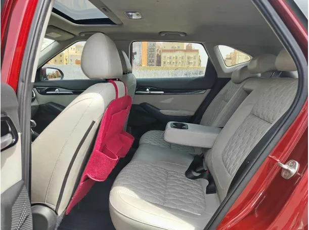 Car image 18