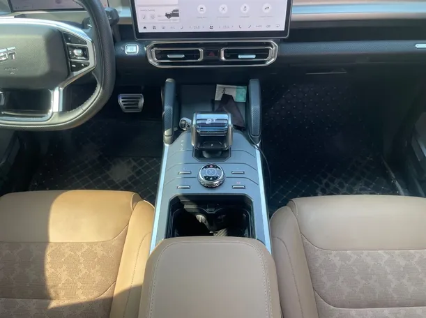 Car image 19