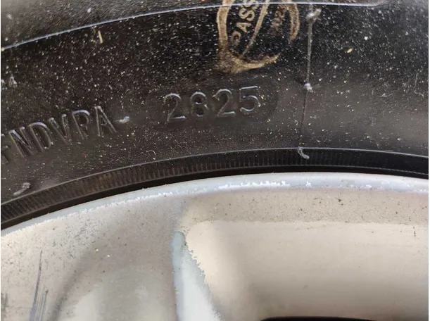 Car image 26