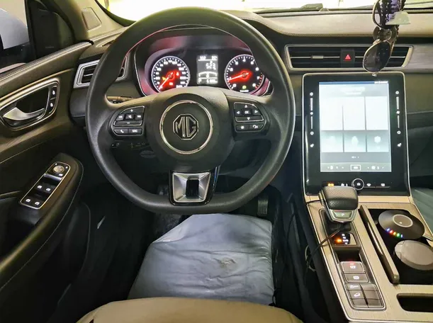 Car image 18