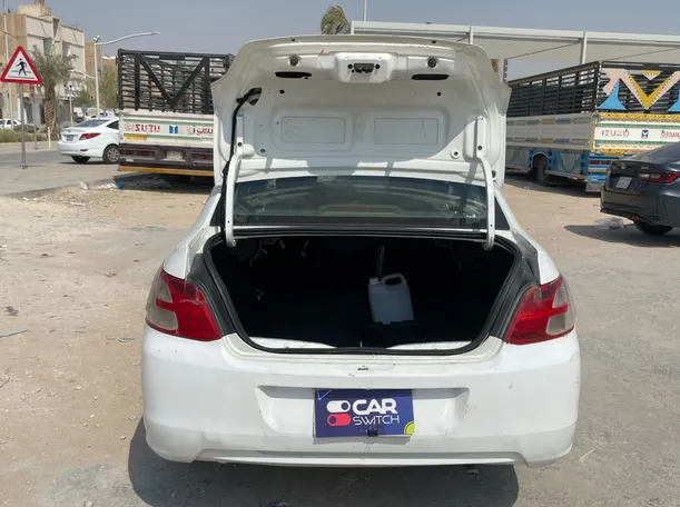 Car image 19