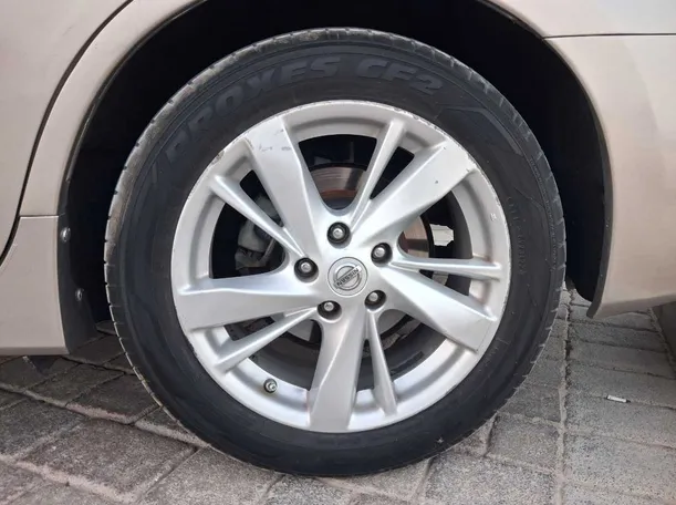 Car image 9