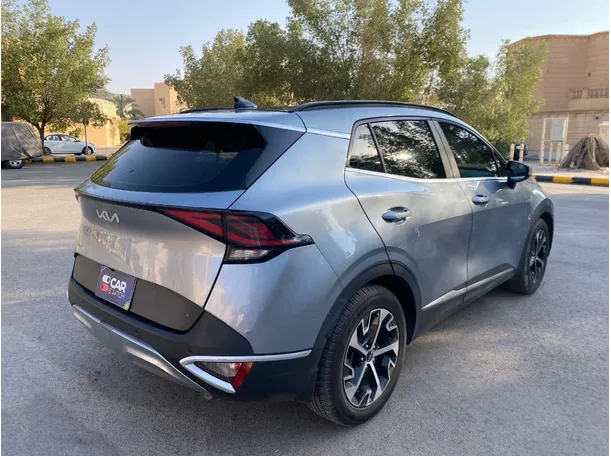 Car image 5