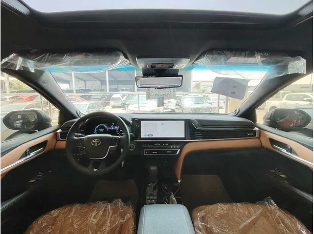 Car image 25