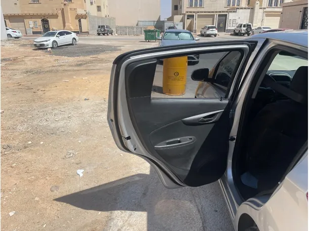 Car image 13