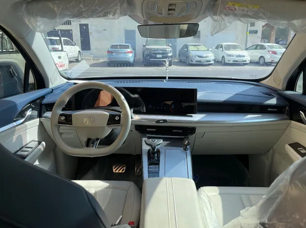 Car image 18