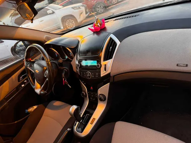 Car image 15