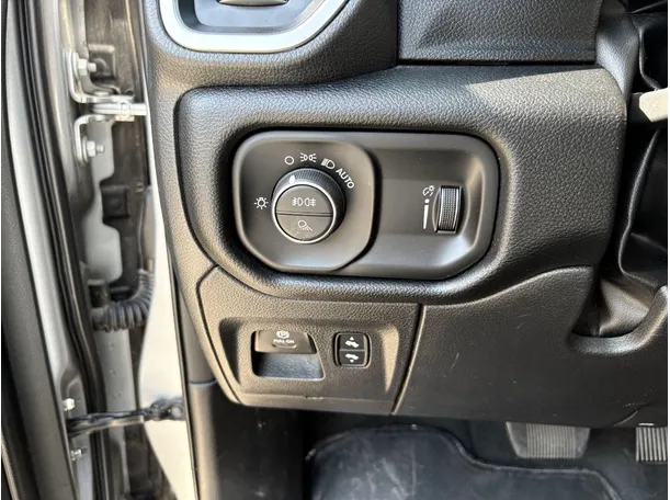 Car image 28