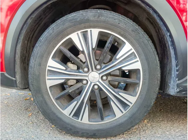Car image 10