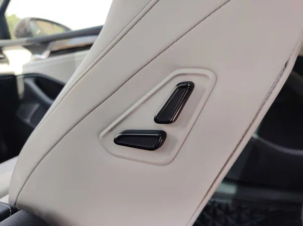 Car image 29
