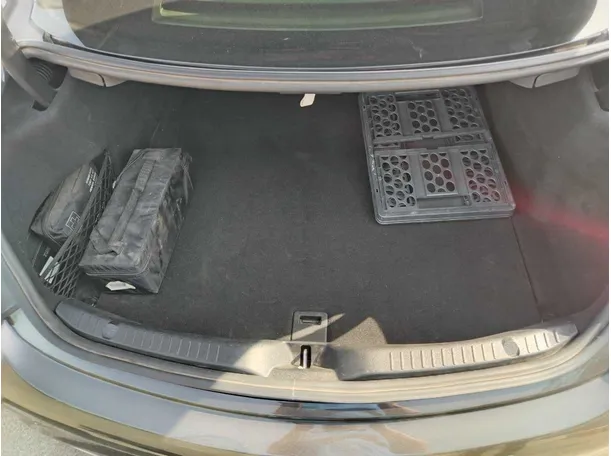 Car image 30