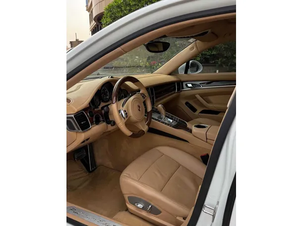 Car image 10