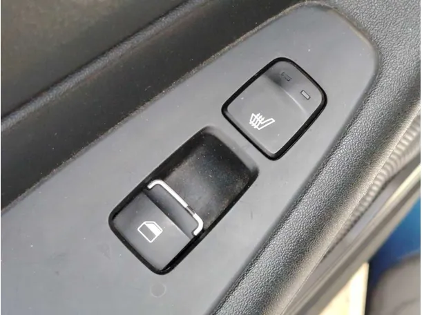 Car image 28