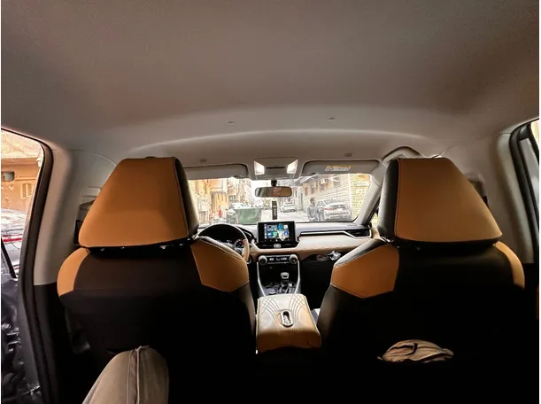 Car image 16