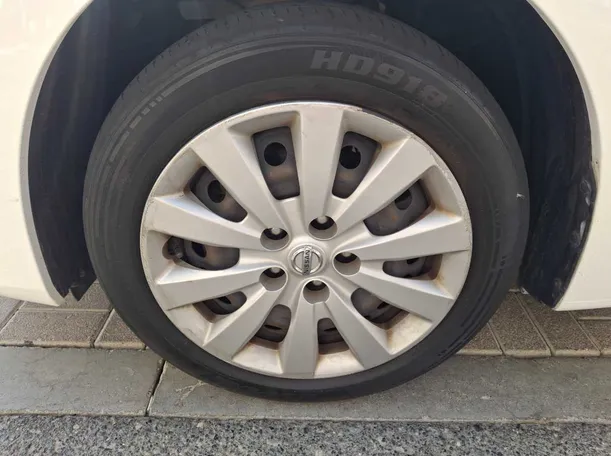 Car image 14