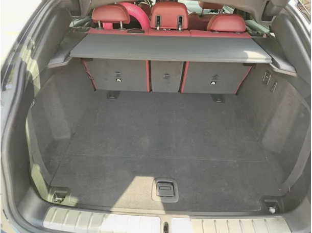 Car image 28