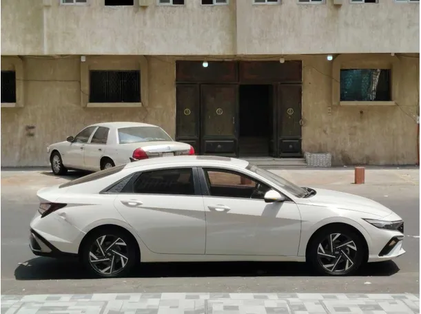 Car image 4