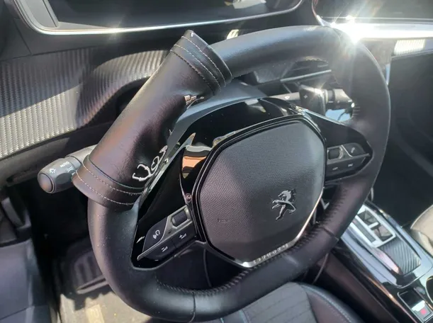 Car image 18