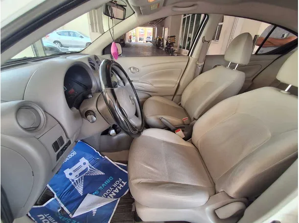Car image 12