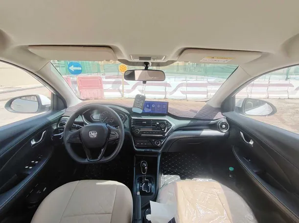 Car image 17