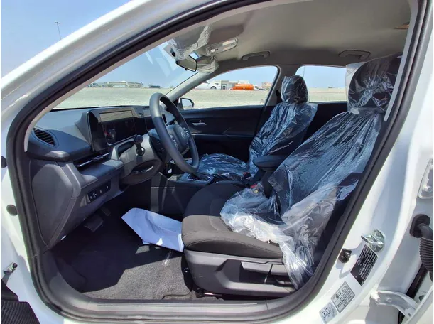 Car image 12
