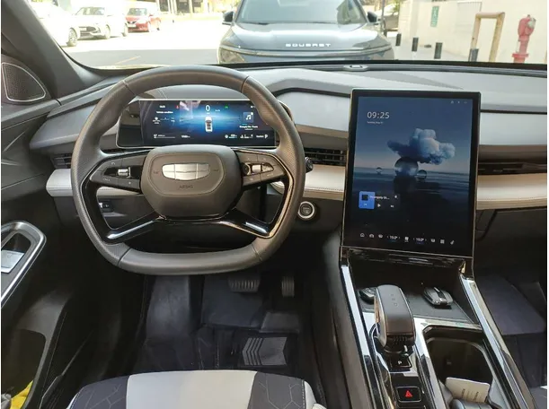 Car image 16