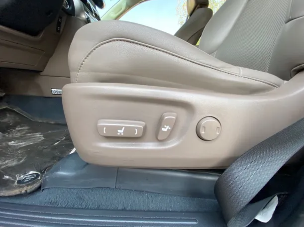 Car image 27