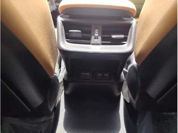 Car image 28
