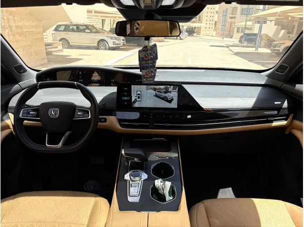 Car image 19