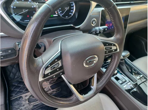 Car image 19