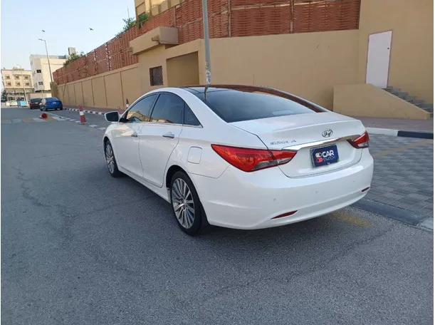 Car image 7