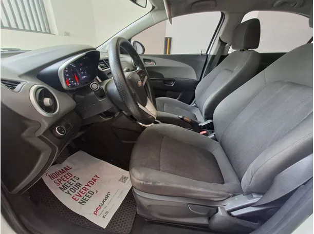 Car image 12