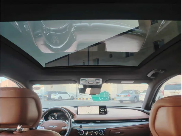 Car image 17