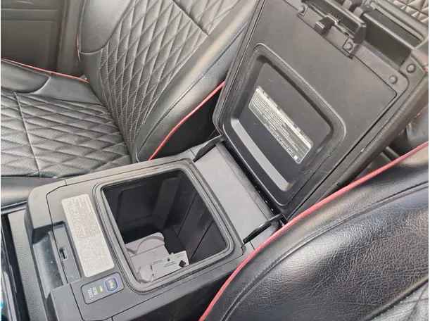 Car image 33