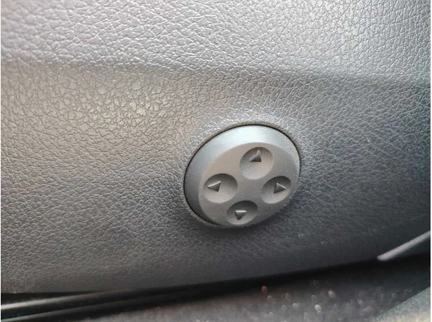 Car image 28