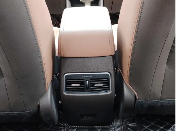 Car image 32
