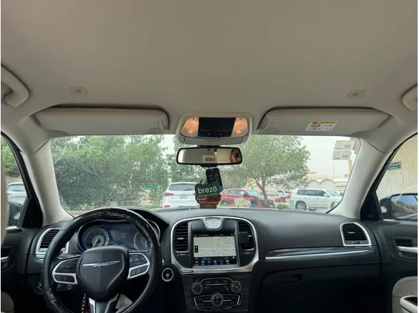 Car image 14