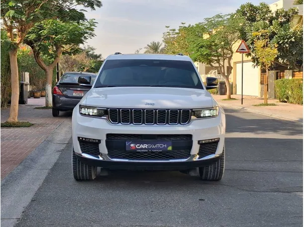 2022 جيب جراند شيروكي في الإمارات