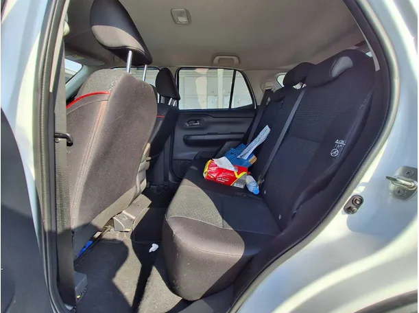 Car image 13