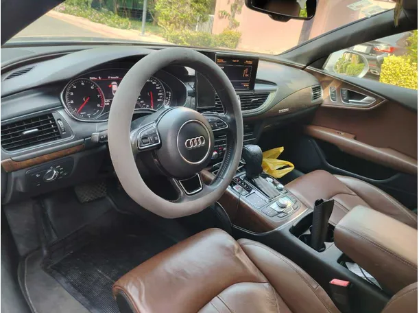 Car image 13