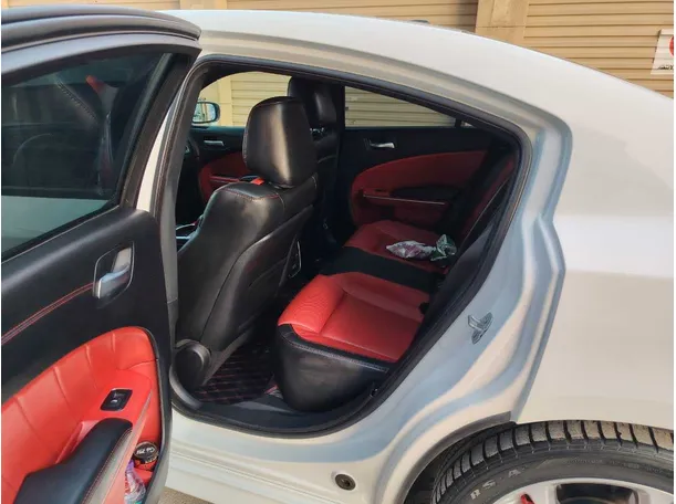Car image 14